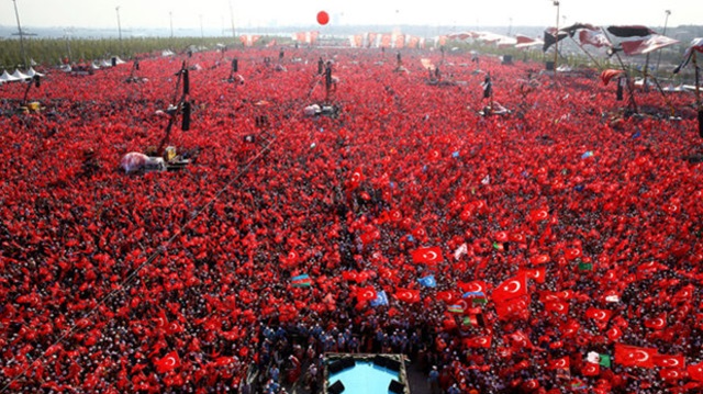 Milyonlarca El, Şehitler ve Gaziler İçin Duaya Kalktı